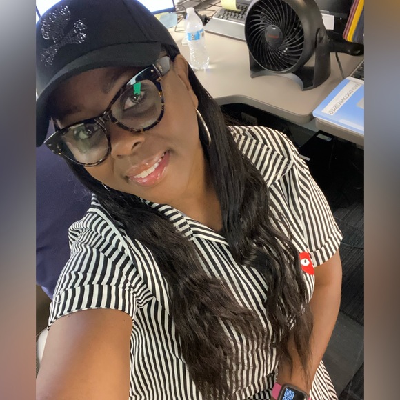 🎤MEET YOUR POSHER LIVE 🛍️ ❤️ LIKE TO BE NOTIFIED FOR MY LIVES. - Picture 7 of 11